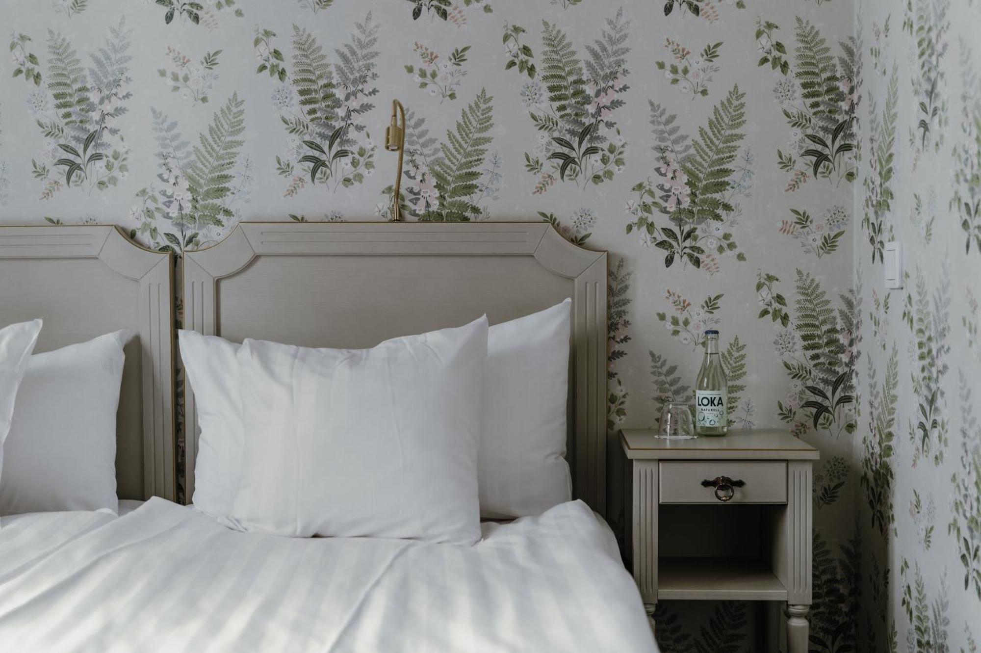 Hotel Haga Slott Enköping Esterno foto