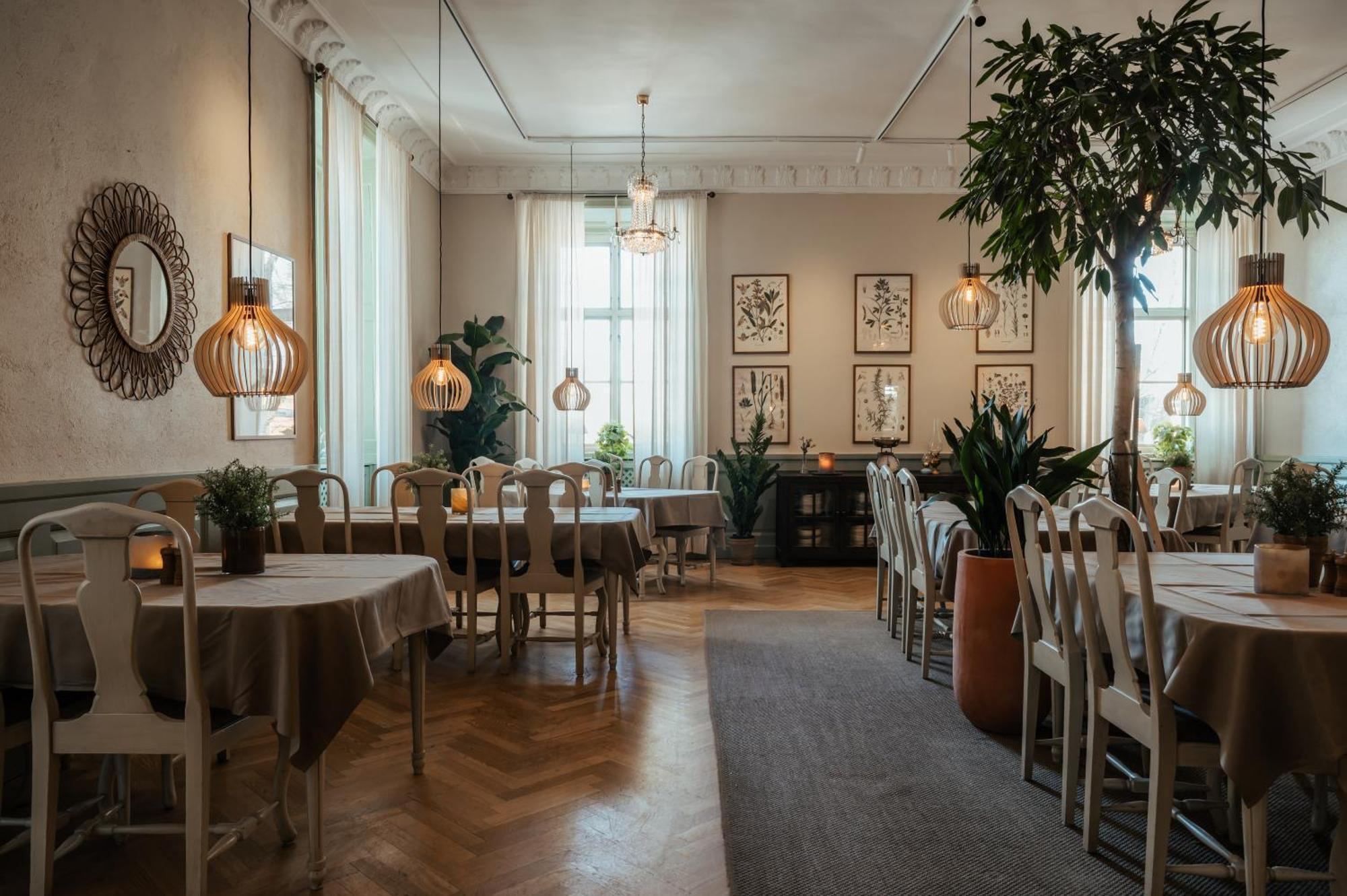 Hotel Haga Slott Enköping Esterno foto