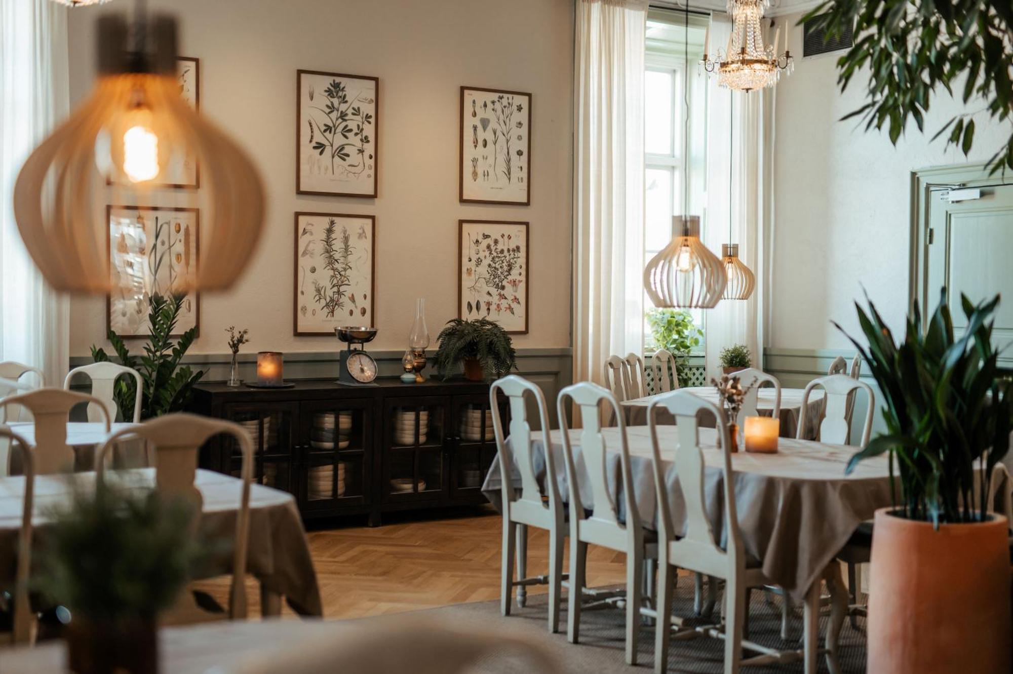 Hotel Haga Slott Enköping Esterno foto